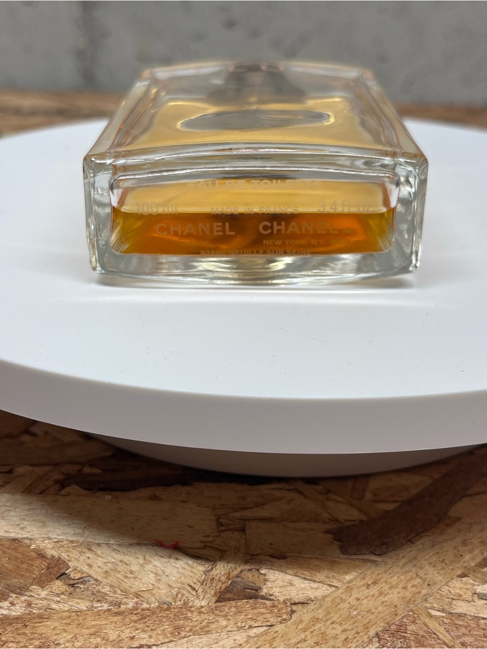 CHANEL Allure Eau de Parfum — Clear Bottle with Amber Liquid and Silver Cap - Picture 2 of 4